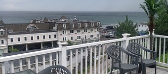DIRECT OCEAN VIEWS 36 FT DECK Spacious 4-bedroom condo in superb Hull with AC