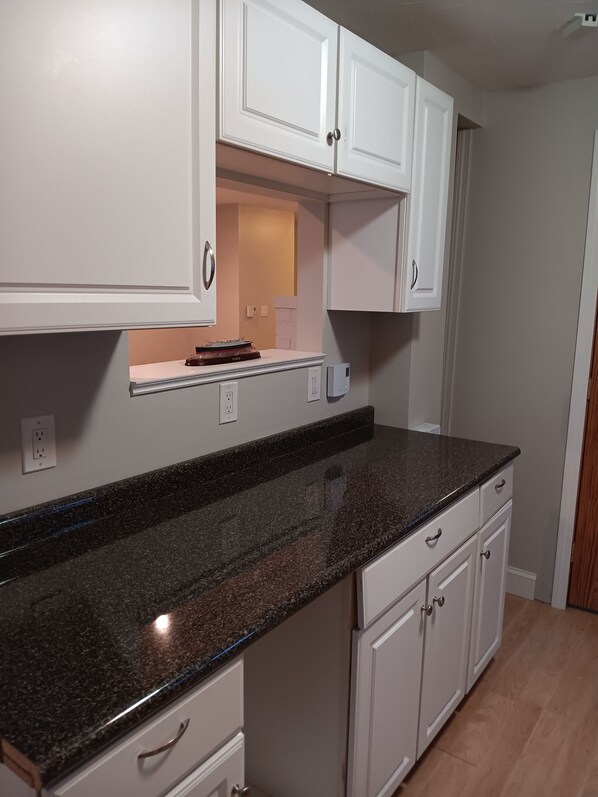 Interior - DIRECT OCEAN VIEWS 36 FT DECK Spacious 4-bedroom condo in superb Hull with AC (Hull)