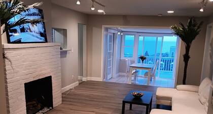 DIRECT OCEAN VIEWS 36 FT DECK Spacious 4-bedroom condo in superb Hull with AC