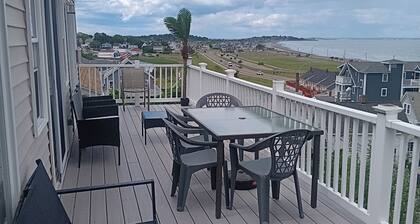 DIRECT OCEAN VIEWS 36 FT DECK Spacious 4-bedroom condo in superb Hull with AC