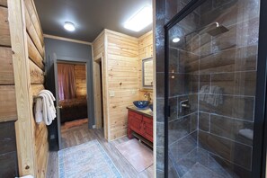 Shower, towels - Modern Mountain Retreat on Sugar Mtn 3 King Suites-Near Slopes and Banner Elk (Sugar Mountain)