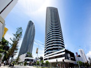 Exterior - Oracle Lvl 36 Skyhome 3BR Ocean Views (Broadbeach)