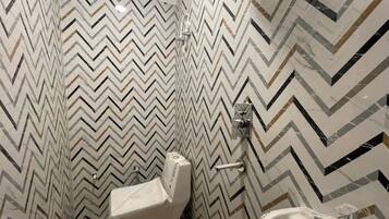 Deluxe Double Room, City View | Bathroom