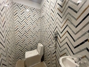 Phòng đôi Deluxe, quang cảnh thành phố | Phòng tắm