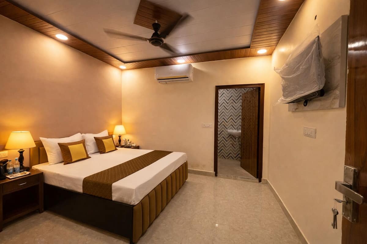 Deluxe Double Room, City View