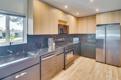 Studio Tours & Universal Fun! Burbank Family Home