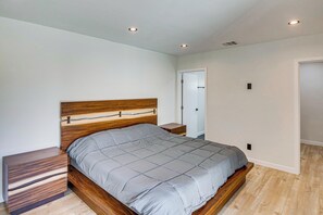 Interior - Studio Tours & Universal Fun! Burbank Family Home (Burbank)