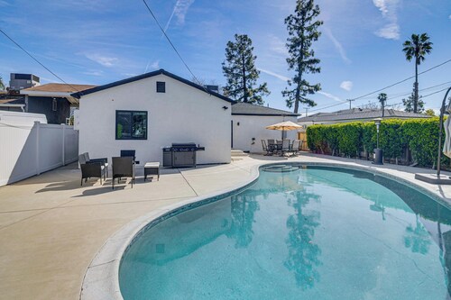 Studio Tours & Universal Fun! Burbank Family Home