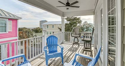 1 Block to Shore: Myrtle Beach Home w/ Pool Access