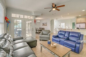 Interior - 1 Block to Shore: Myrtle Beach Home w/ Pool Access (Myrtle Beach)