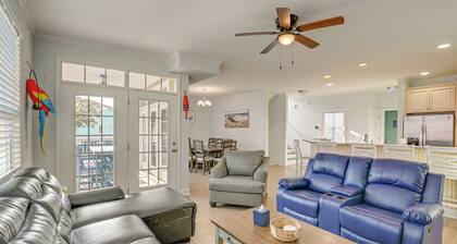 1 Block to Shore: Myrtle Beach Home w/ Pool Access