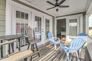 Interior - 1 Block to Shore: Myrtle Beach Home w/ Pool Access (Myrtle Beach)