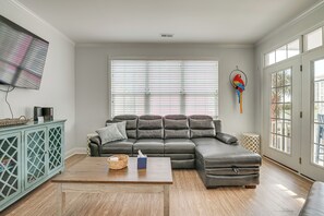 Interior - 1 Block to Shore: Myrtle Beach Home w/ Pool Access (Myrtle Beach)