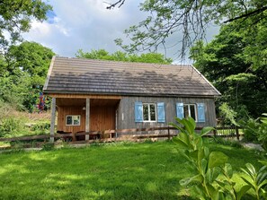 Exterior - Le Sommet. Rural setting with beautiful views of the Morvan hills (Préporché)