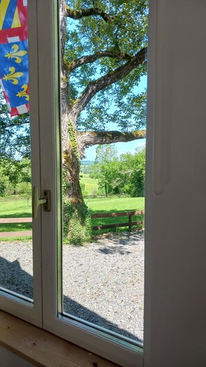Interior - Le Sommet. Rural setting with beautiful views of the Morvan hills (Préporché)