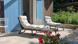 Terrace/patio - Le Sommet. Rural setting with beautiful views of the Morvan hills (Préporché)