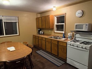 Private kitchen - Family-friendly, rustic cabin overlooking the lake at Oak Grove Resort in Chetek (Chetek)