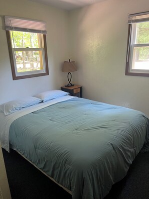 Room - Family-friendly, rustic cabin overlooking the lake at Oak Grove Resort in Chetek (Chetek)