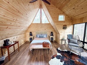 1 bedroom, bed sheets - Glamping in Style at Kerr Lake — "Tranquility Cabin" (Henderson)
