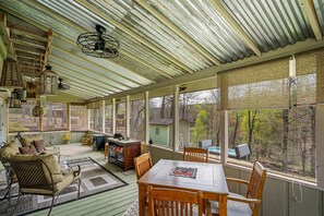 Dining - Drop A Line – Riverfront Relaxation on Little Riverer (Mentone)