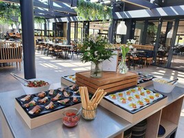 House | Outdoor dining