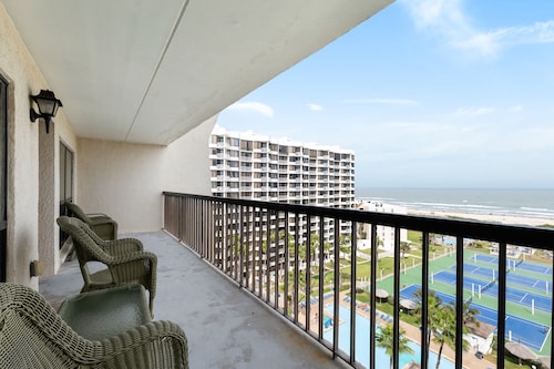 Wake Up to Ocean Views - Beachfront Balcony Pool