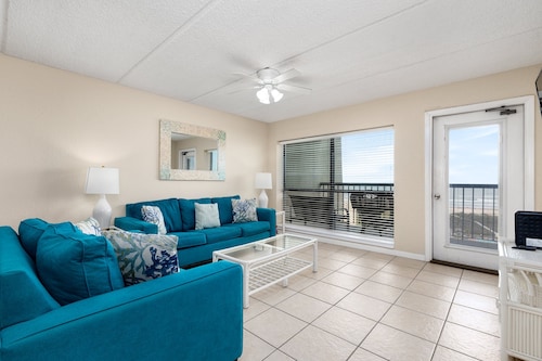 Wake Up to Ocean Views - Beachfront Balcony Pool