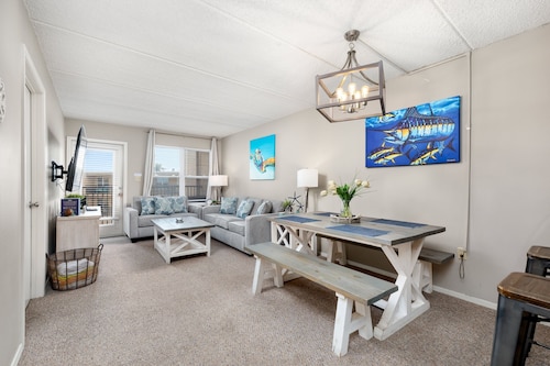 Steps From Beach Condo With Pool and Hot Tub