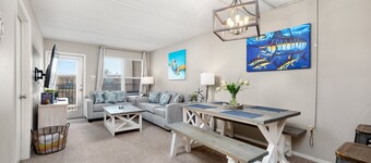Steps From Beach Condo With Pool and Hot Tub