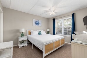 Apartment - Steps From Beach Condo With Pool and Hot Tub (South Padre Island)