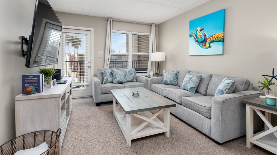 Steps From Beach Condo With Pool and Hot Tub