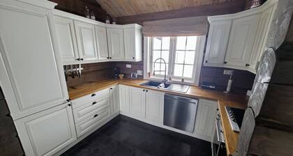 Beautiful Classic Cabin With Sauna and hot tub