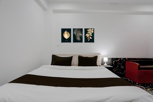 Deluxe Hotel O Bhagalpur Railway Station