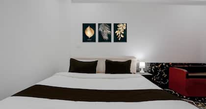 Deluxe Hotel O Bhagalpur Railway Station