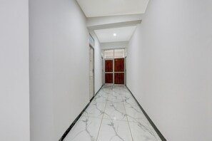 House | Interior - Deluxe Hotel O Bhagalpur Railway Station (Bhāgalpur)