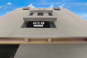 House | Exterior - Deluxe Hotel O Bhagalpur Railway Station (Bhāgalpur)