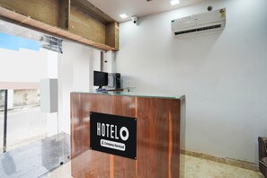 House | Meja sambut tetamu