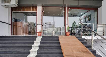 Deluxe Hotel O Ajmer Centralgrand Suman