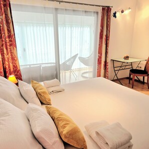 3 bedrooms, in-room safe, desk, iron/ironing board