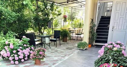 Deluxe 3-bedroom penthouse with pool 4-min walk to beach in Kaštel Novi