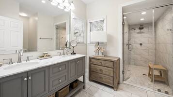 Villa, 3 Bedrooms | Bathroom | Towels