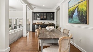 Villa, 3 Yatak Odası | Yemek servisi