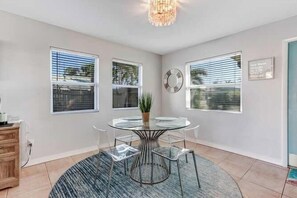 Dining - 1 Bedroom House with Hot Tub (Naples)