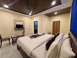 Deluxe Double Room | Desk, laptop workspace, free WiFi - Hotel Sky Palace (Hyderabad)