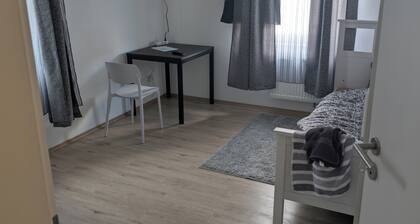 Helle 1 Zimmer Apartment in der NĂ€he von Bahnhof