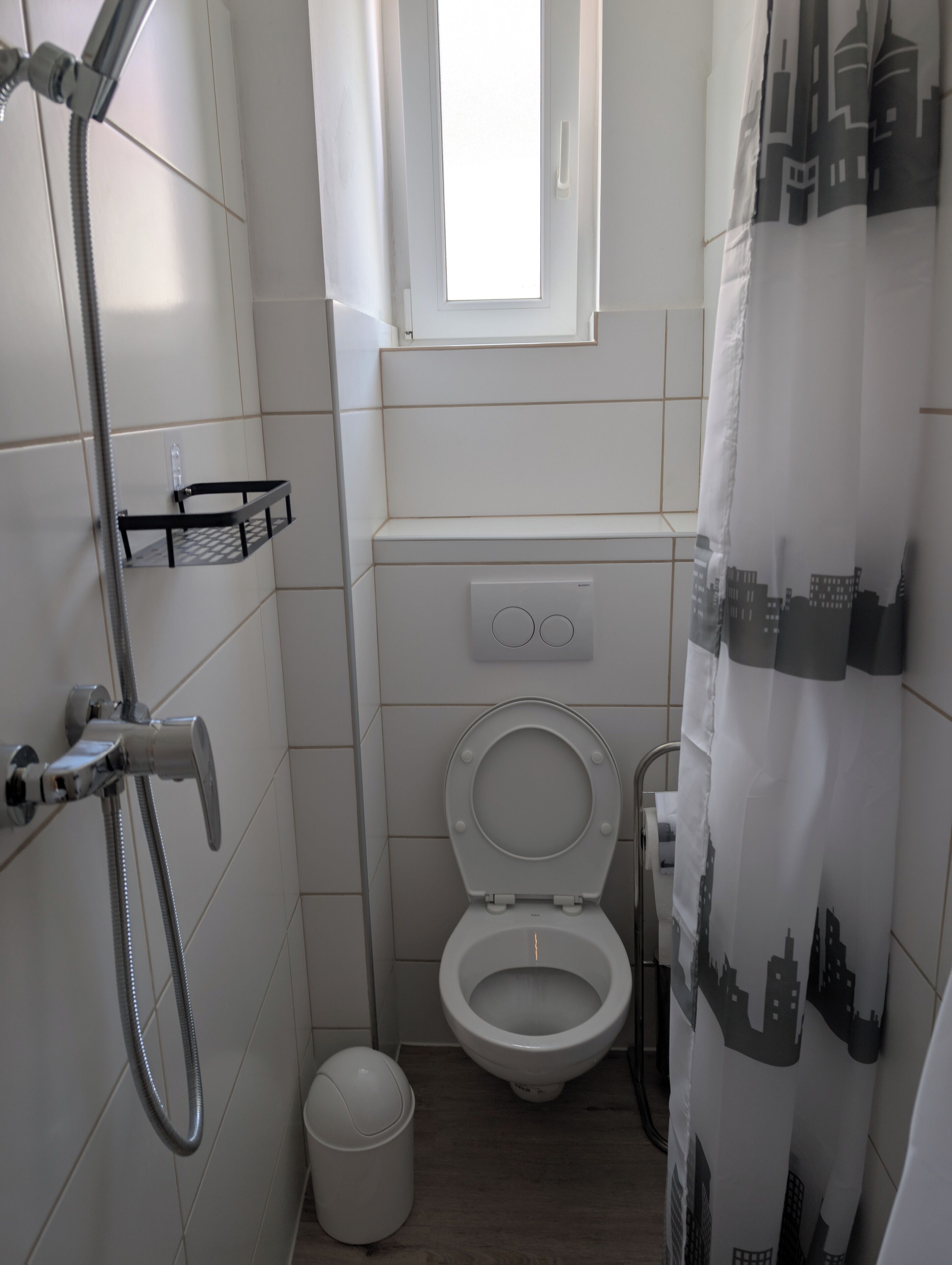 Dusche, Handtücher, Seife, Toilettenpapier