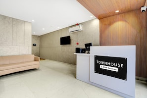 Hus | Reception