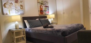 Internet, bed sheets - Apartment in Griffith with Free Parking & Wi-fi (Canberra)