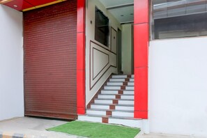 House | Reception - Deluxe Collection O Subedarganj Railway Station (Phulpur)