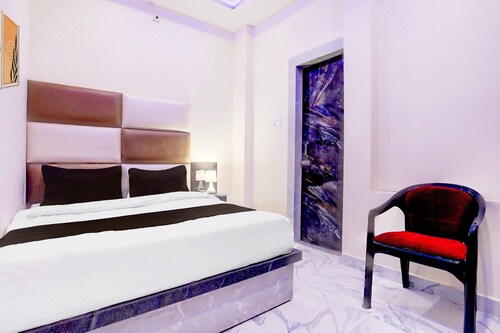 Deluxe Hotel Raj Continental